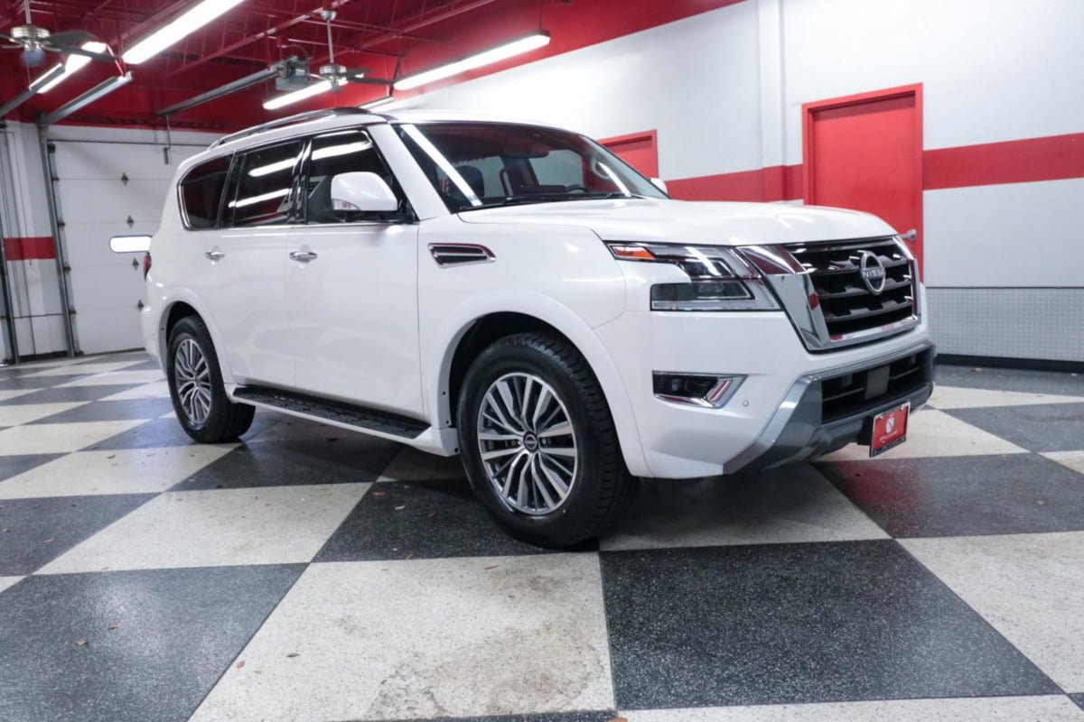 Used 2023 Nissan Armada SL w/ Cargo Package RWD image 2