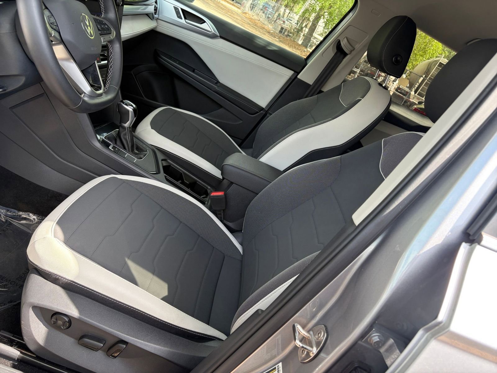 Used 2025 Volkswagen Taos SE image 35