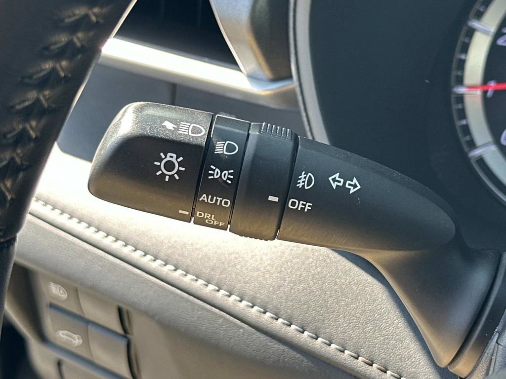 Used 2021 Toyota Highlander LE image 17