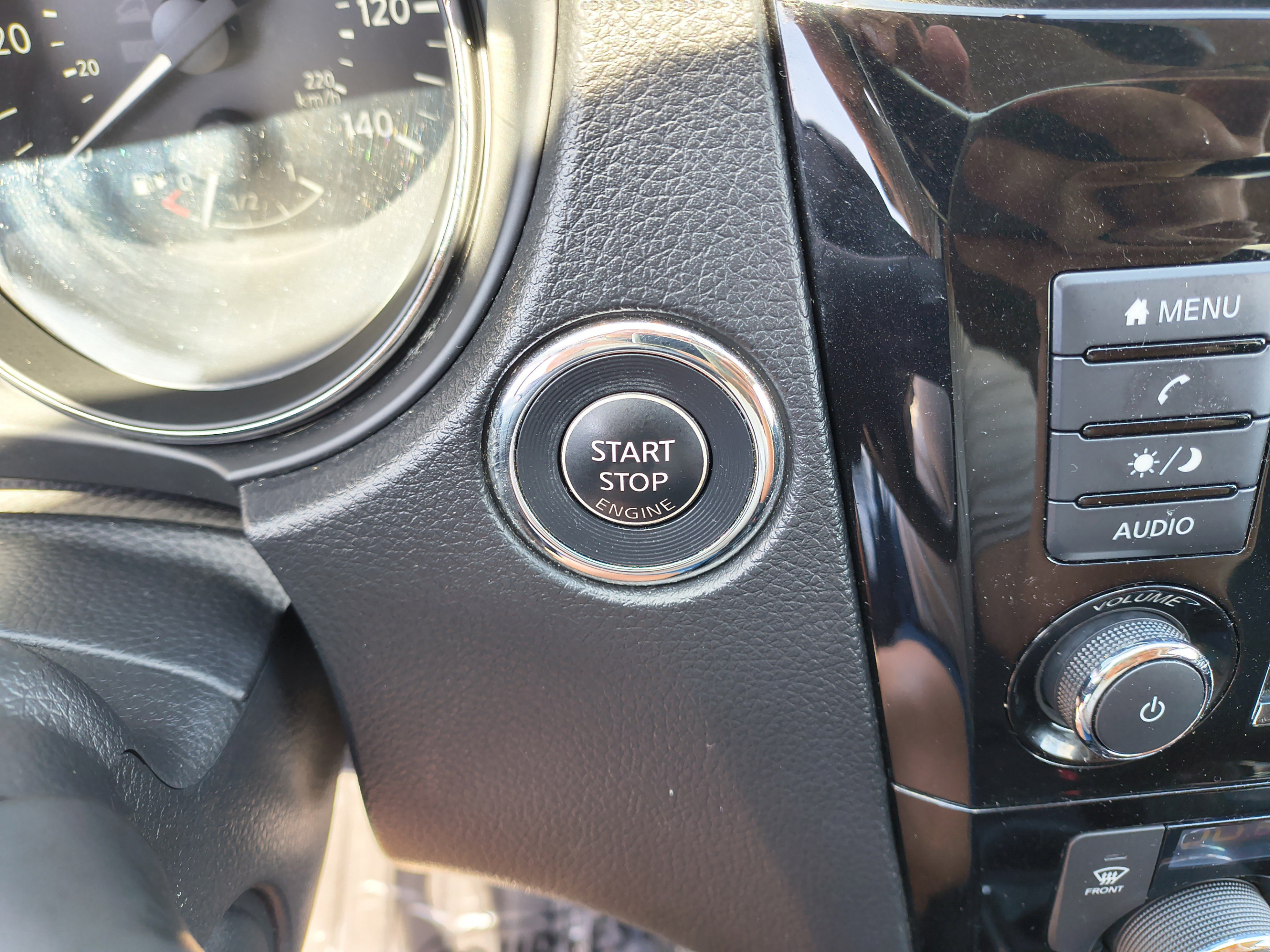 Used 2018 Nissan Rogue SV FWD image 30