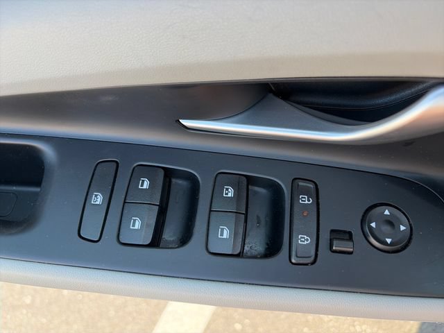 Used 2025 Hyundai Elantra Limited FWD image 22