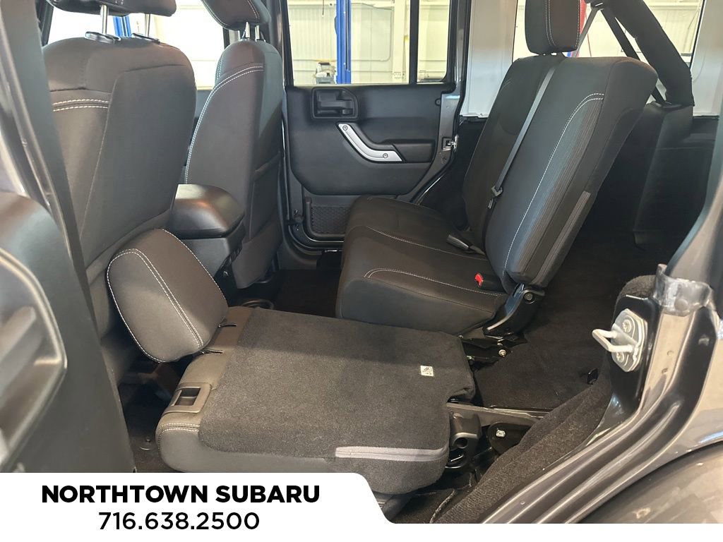 Used 2016 Jeep Wrangler Unlimited Sahara w/ Connectivity Group AWD/4WD image 16