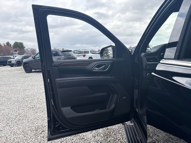 Used 2022 Chevrolet Tahoe High Country AWD/4WD image 18