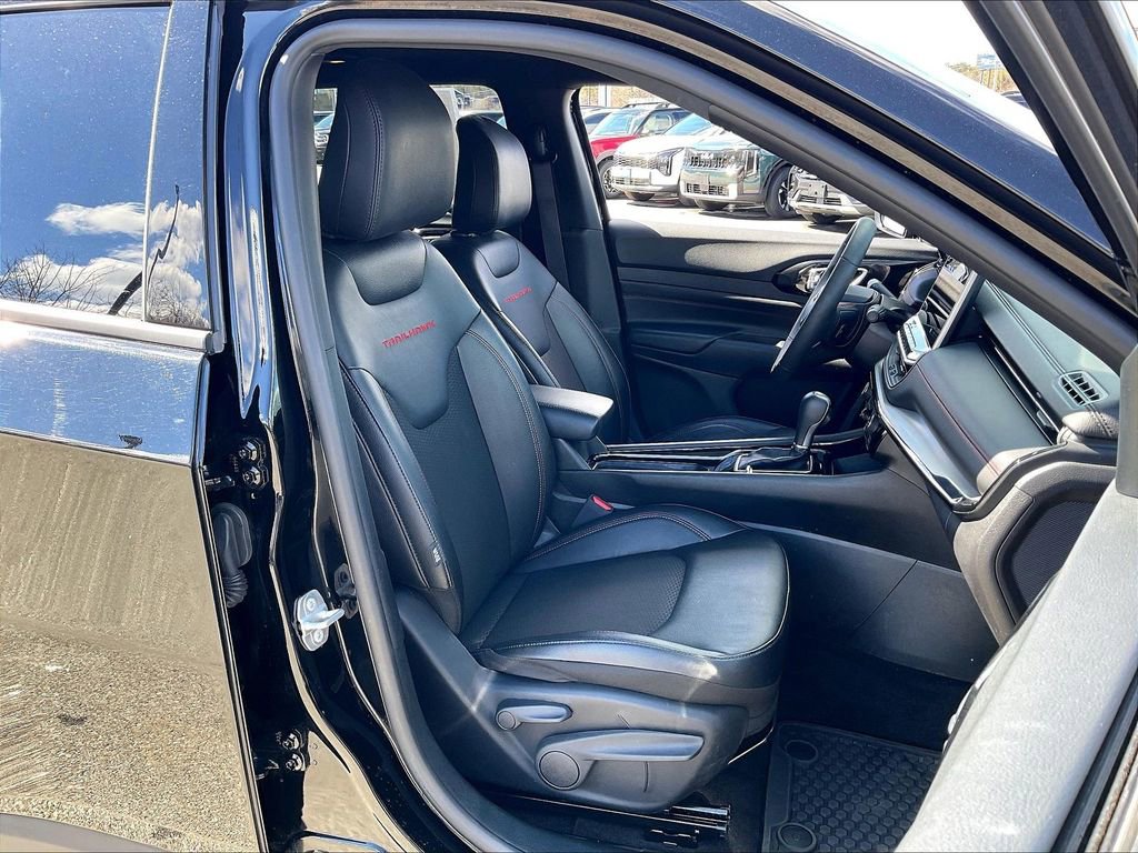 Used 2025 Jeep Compass Trailhawk image 10