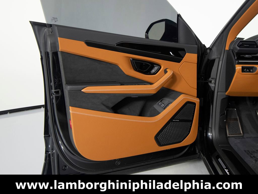 Used 2025 Lamborghini Urus S AWD/4WD image 12