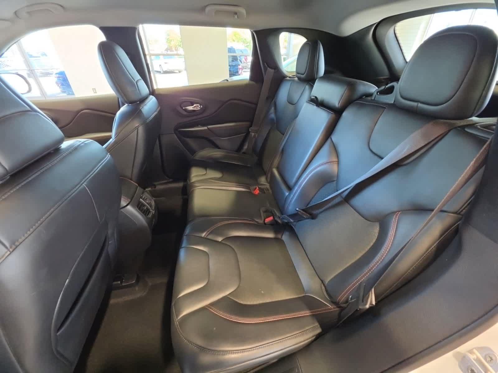 Used 2020 Jeep Cherokee Trailhawk w/ Cold Weather Group AWD/4WD image 38