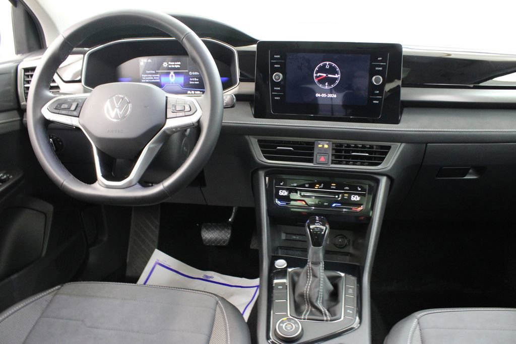Used 2025 Volkswagen Taos SE AWD/4WD image 9