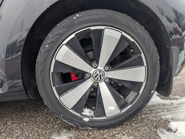 Used 2013 Volkswagen Beetle 2.0T FWD image 23