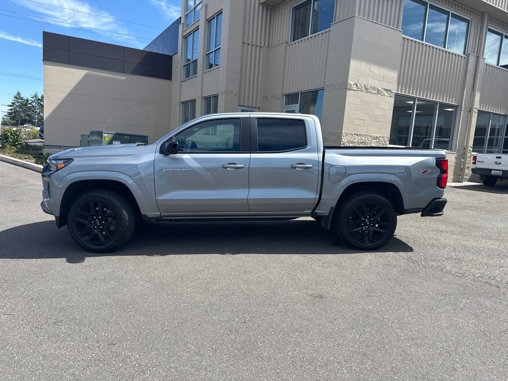 Used 2025 Chevrolet Colorado Z71 w/ Technology Package AWD/4WD image 2