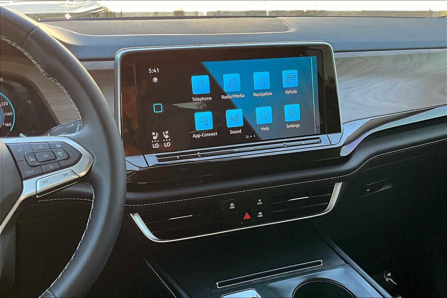 Certified 2024 Volkswagen Atlas SE image 12