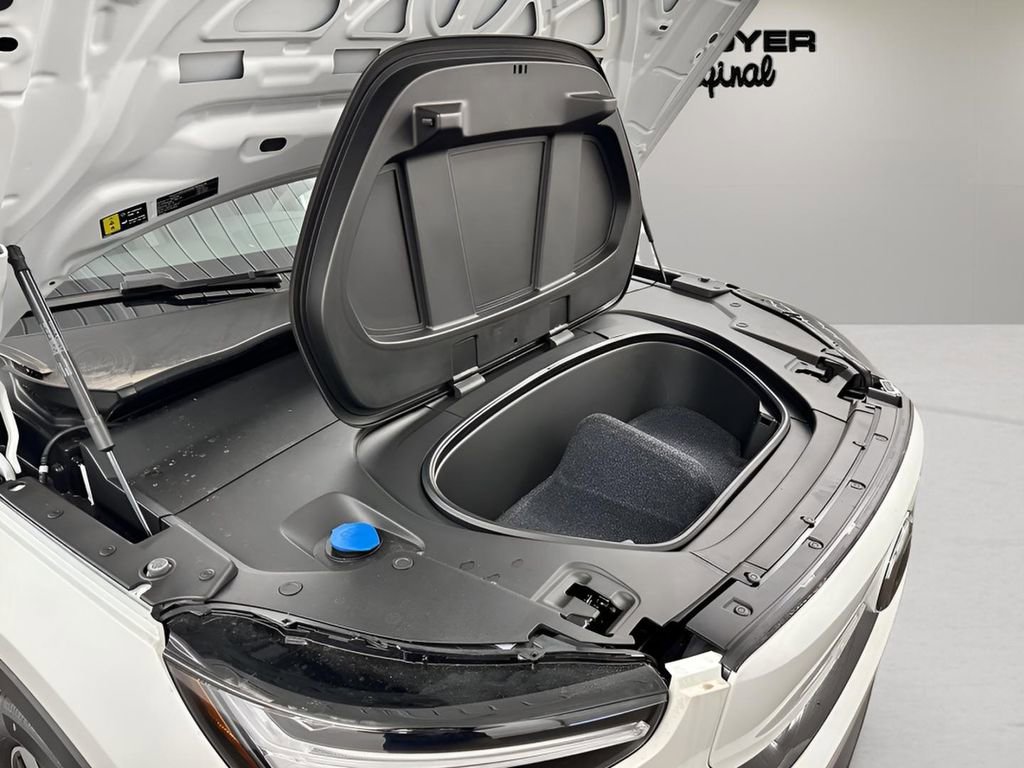 New 2024 Volvo XC40 Recharge Core w/ Protection Package Premier image 20