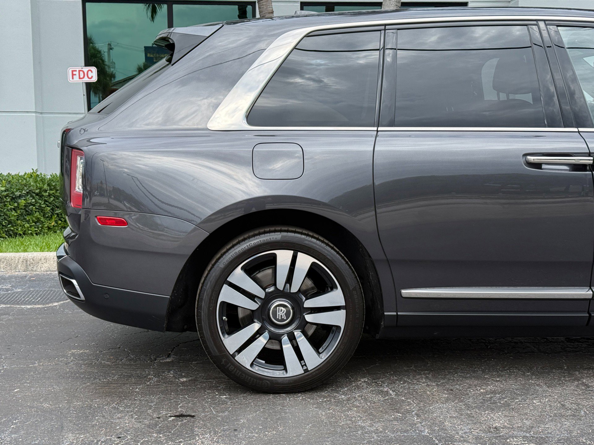 Used 2022 Rolls-Royce Cullinan AWD/4WD image 5