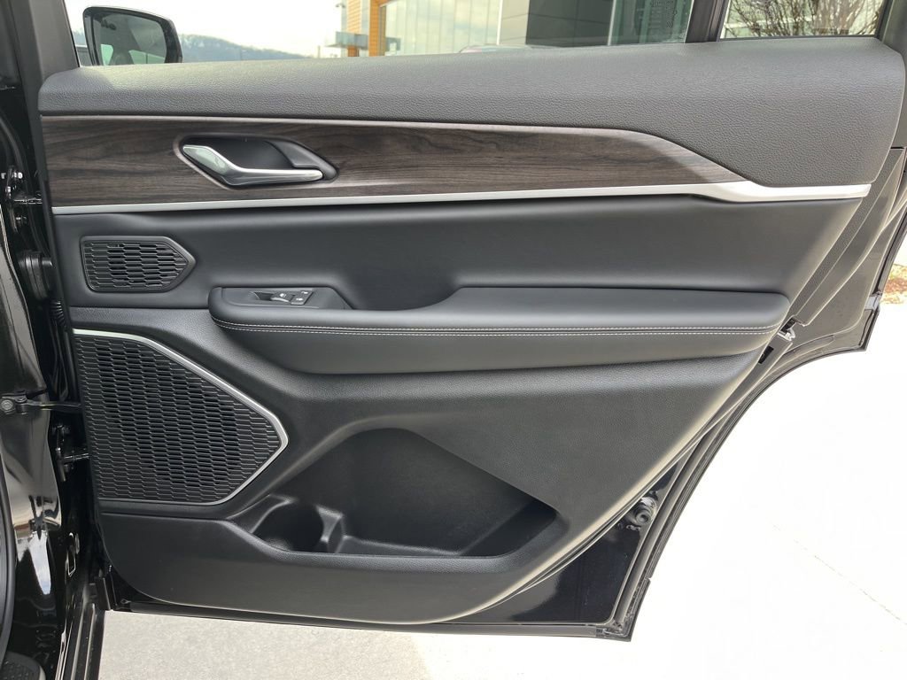 New 2026 Jeep Grand Cherokee L Limited image 27