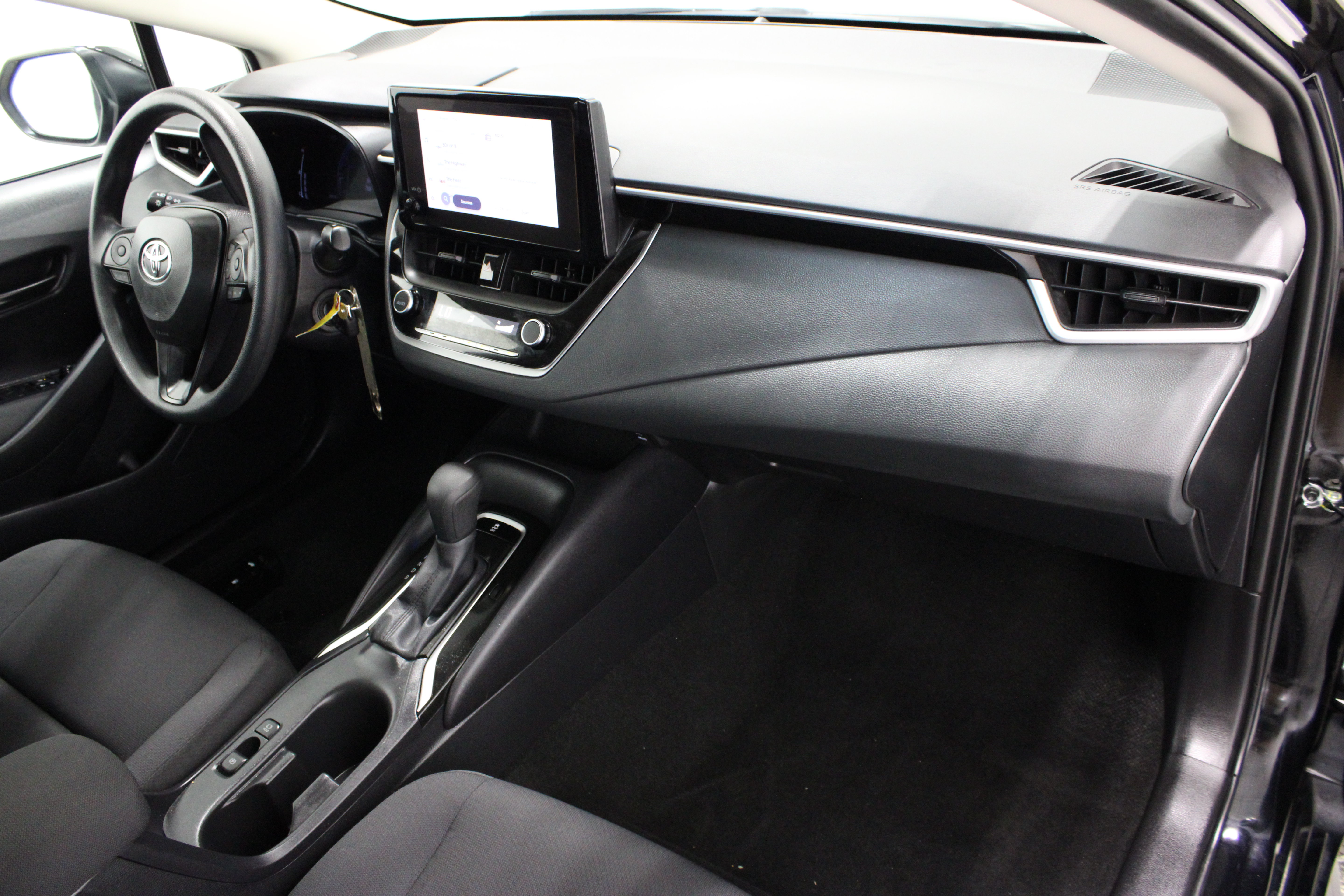 Used 2026 Toyota Corolla LE FWD image 33
