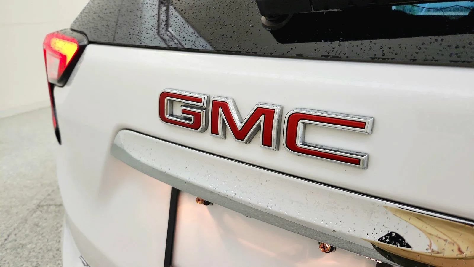 Used 2024 GMC Terrain SLE w/ Driver Convenience Package FWD image 35