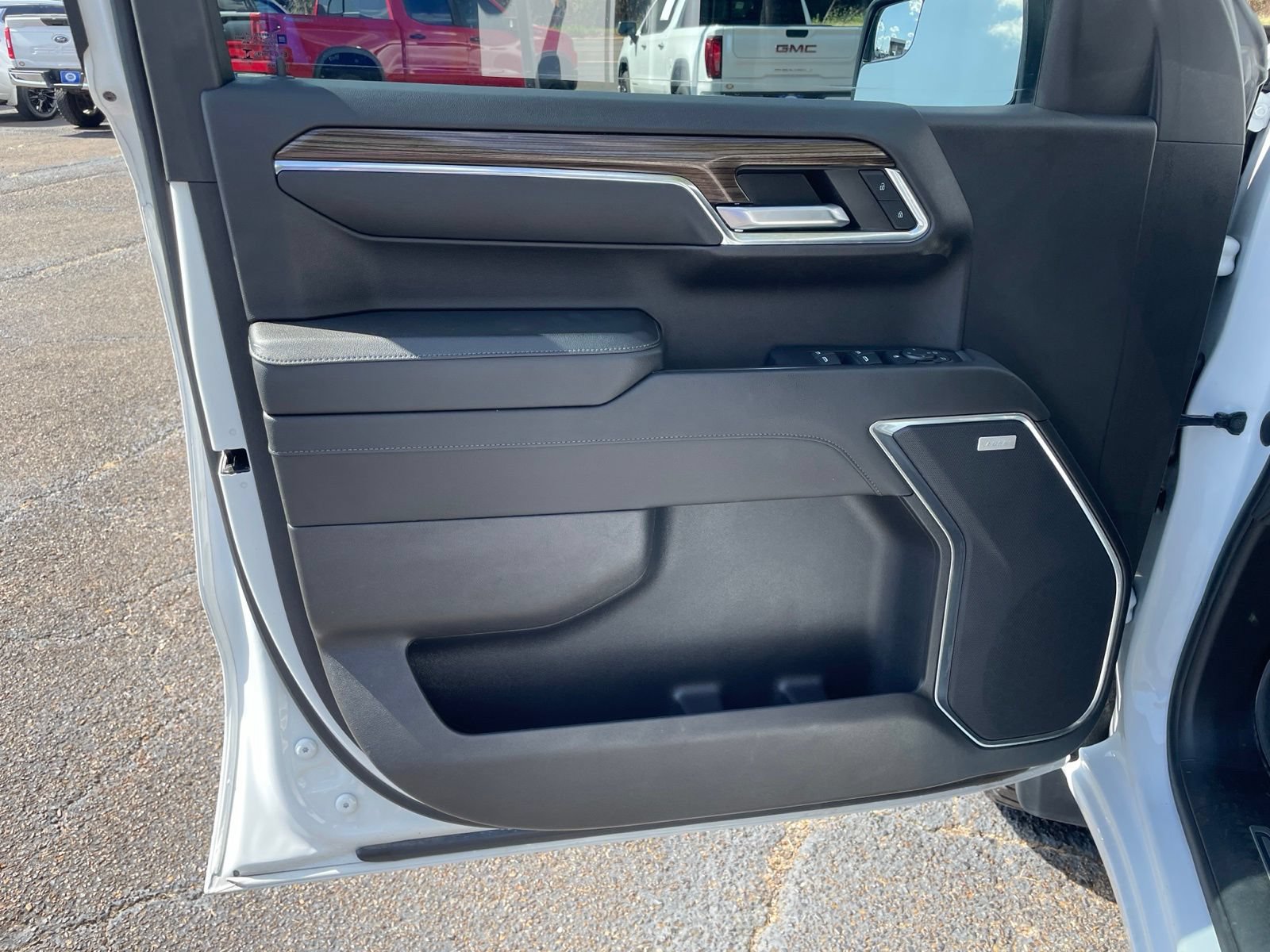 Used 2024 Chevrolet Silverado 1500 LT Trail Boss w/ Convenience Package II AWD/4WD image 21