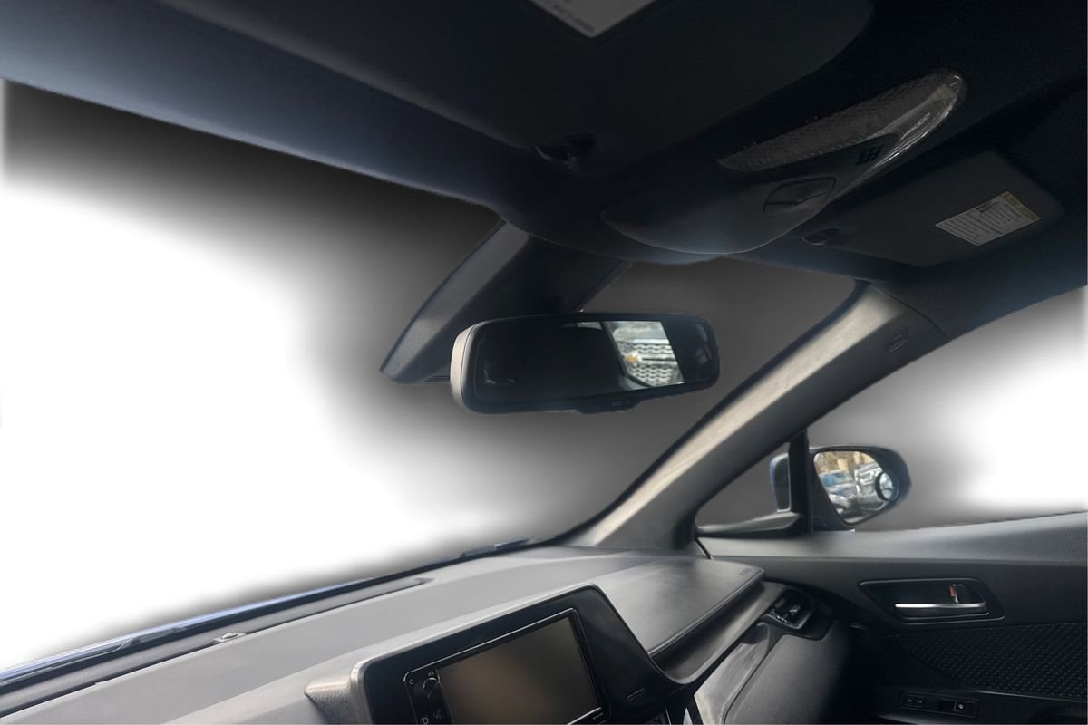 Used 2018 Toyota C-HR XLE image 14