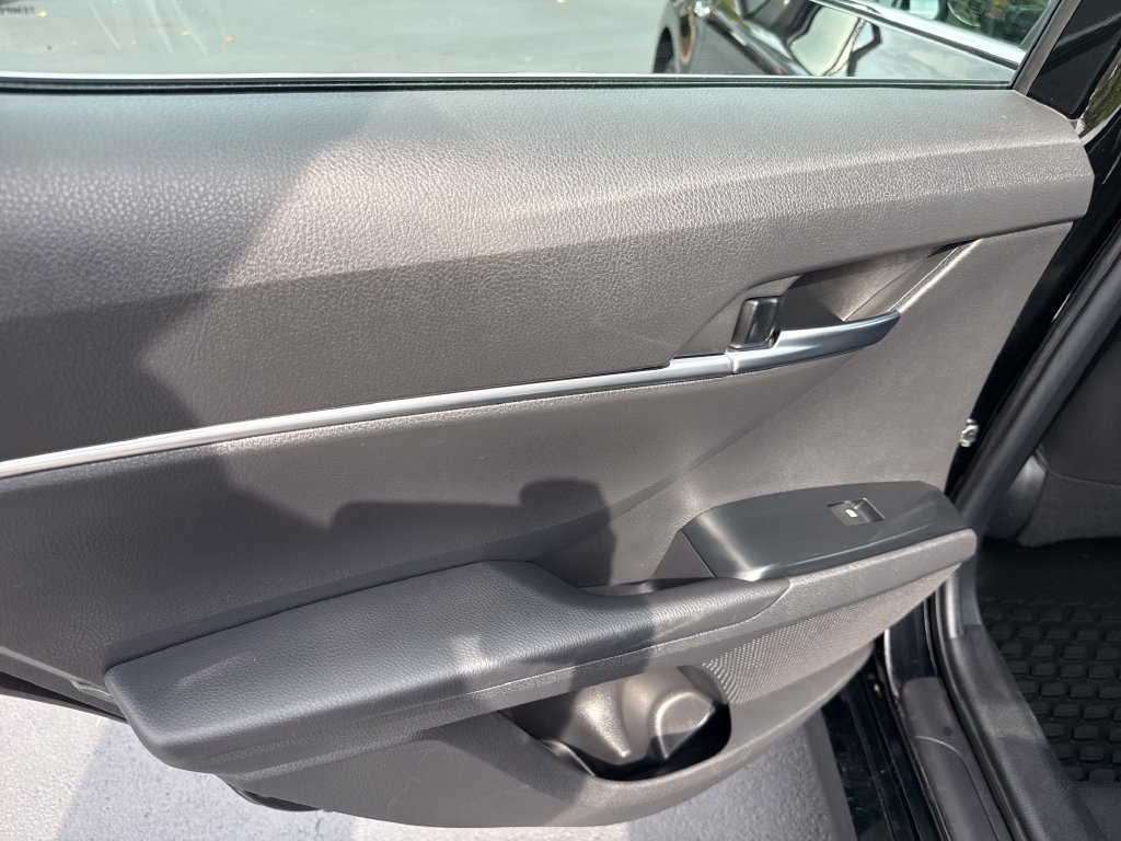 Used 2018 Toyota Camry LE FWD image 16