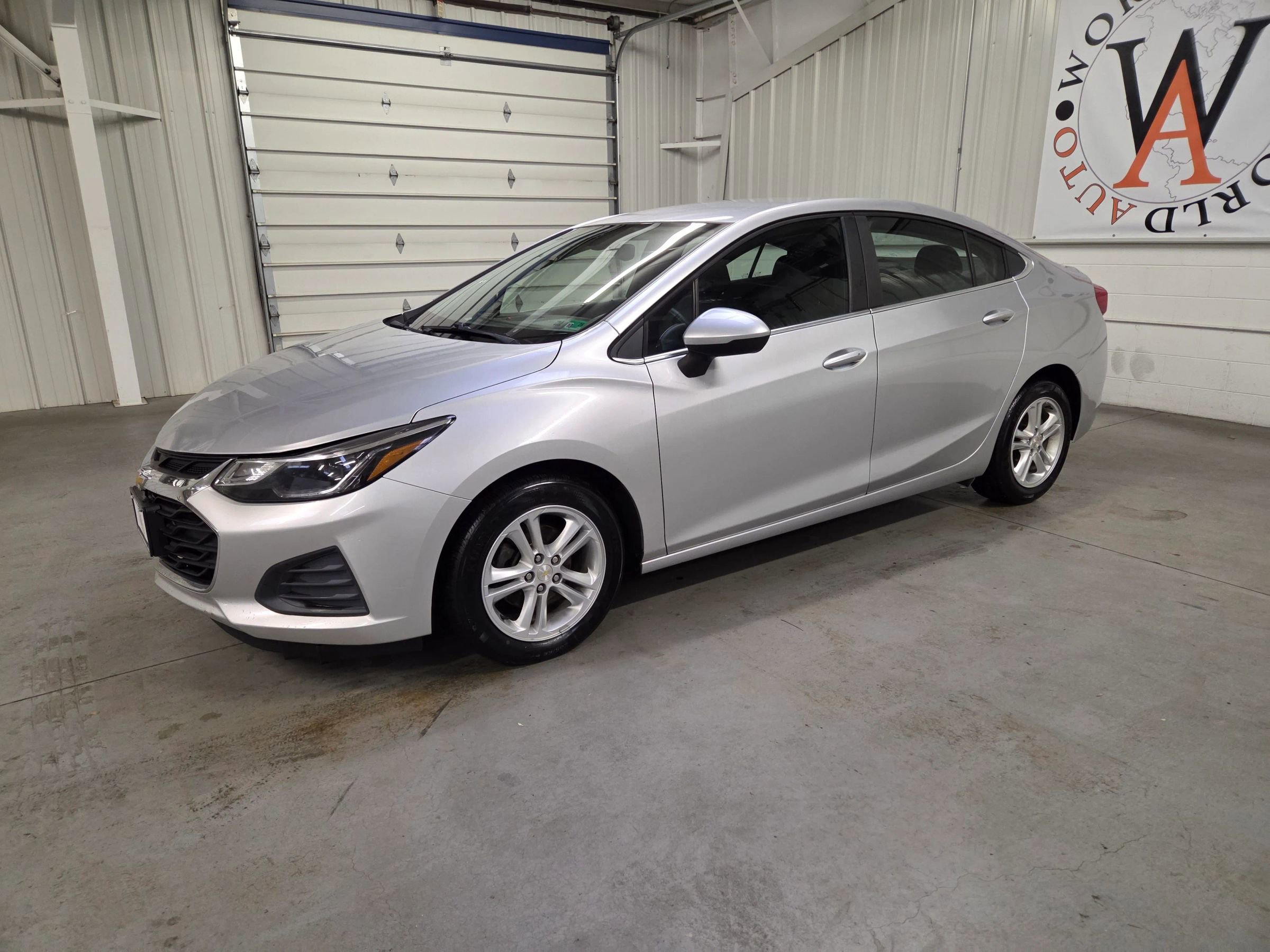 Used 2019 Chevrolet Cruze LT w/ Convenience Package FWD image 2