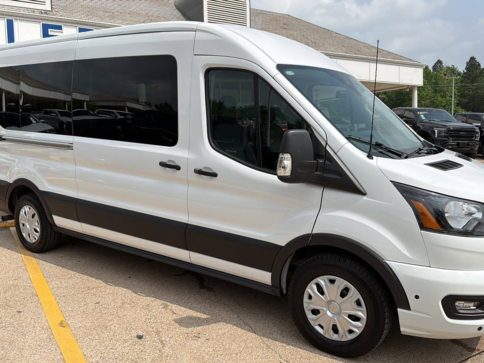 Used 2025 Ford Transit 350 XLT RWD image 17