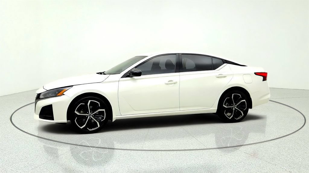 Used 2024 Nissan Altima 2.5 SR AWD/4WD image 8