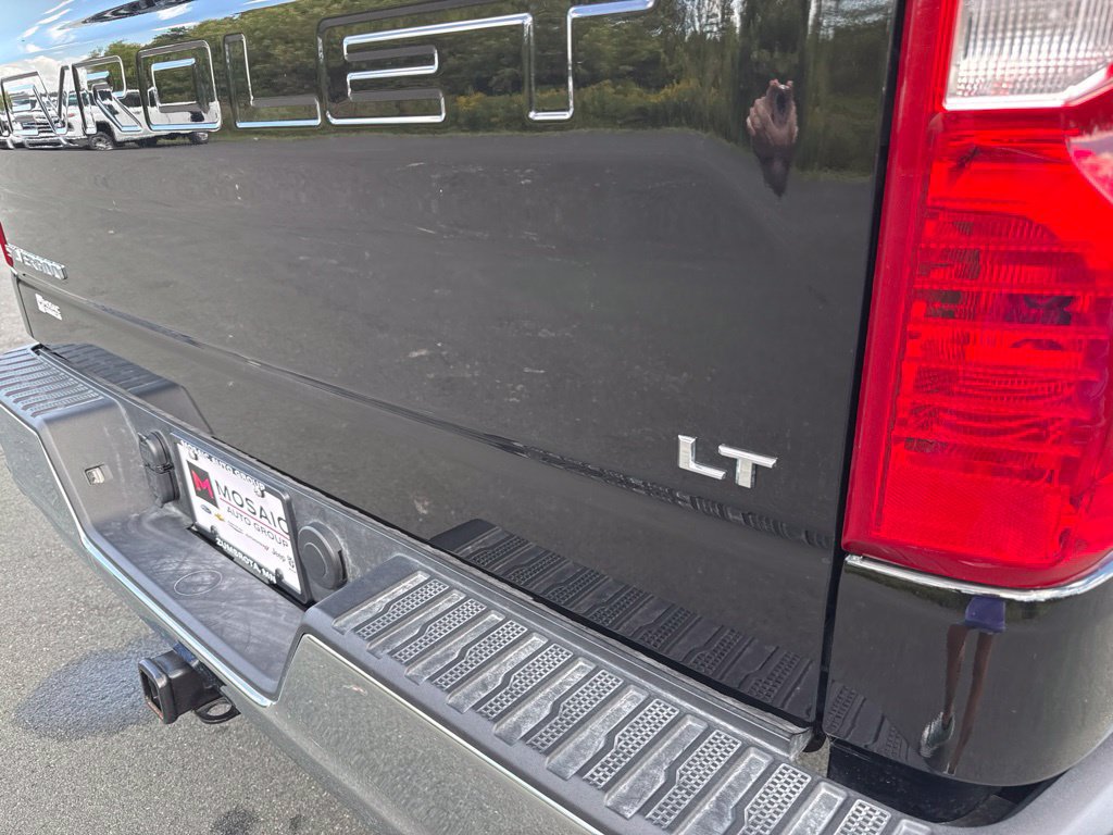 Used 2025 Chevrolet Silverado 1500 LT AWD/4WD image 17
