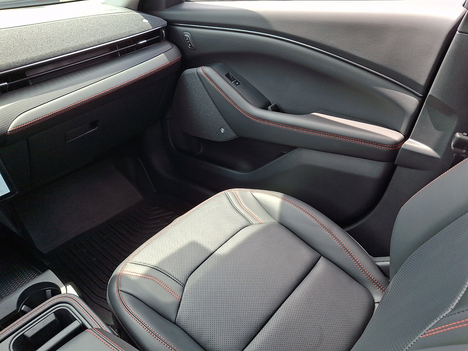 Certified 2025 Ford Mustang Mach-E Premium w/ Sport Appearance Package AWD/4WD image 16