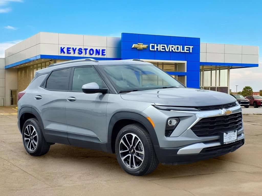 Used 2025 Chevrolet TrailBlazer LT FWD image 1