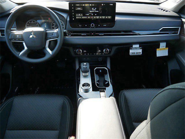 New 2026 Mitsubishi Outlander ES image 7