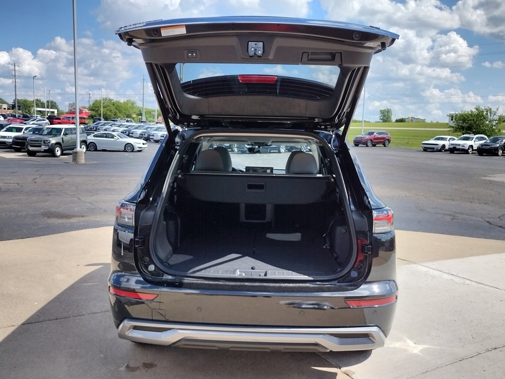 New 2025 Mitsubishi Outlander SE image 15