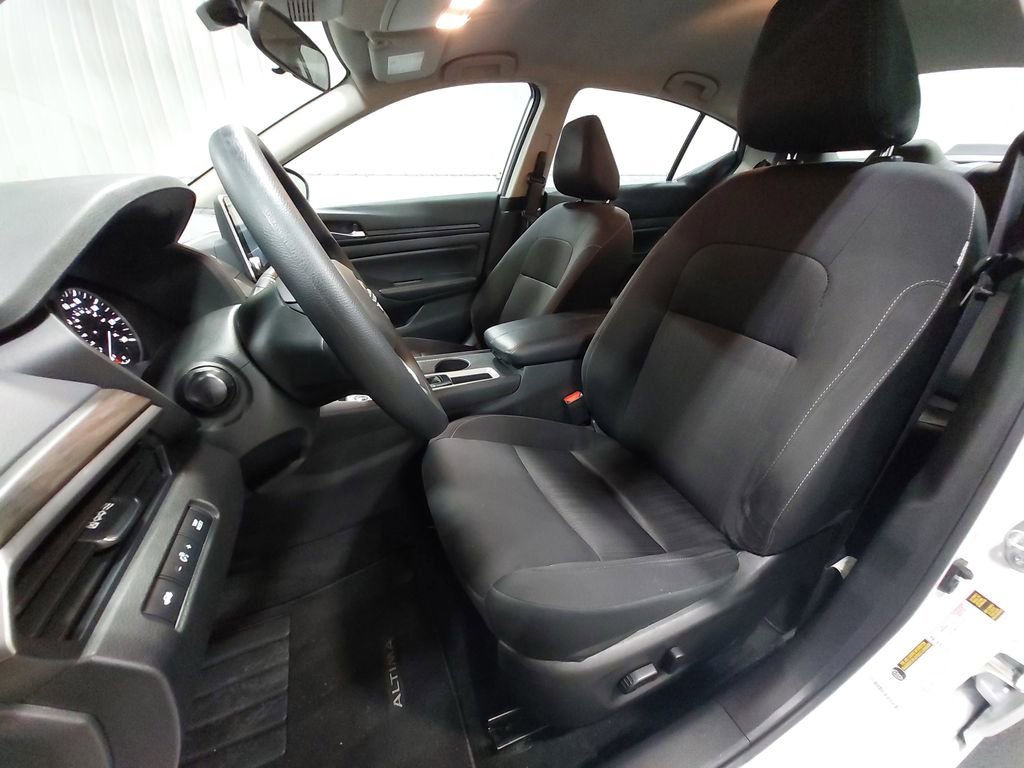 Used 2025 Nissan Altima 2.5 SV FWD image 14