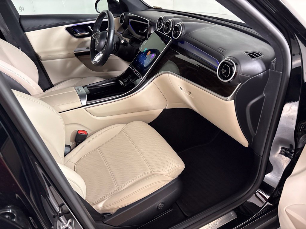 Used 2025 Mercedes-Benz GLC 300 image 18