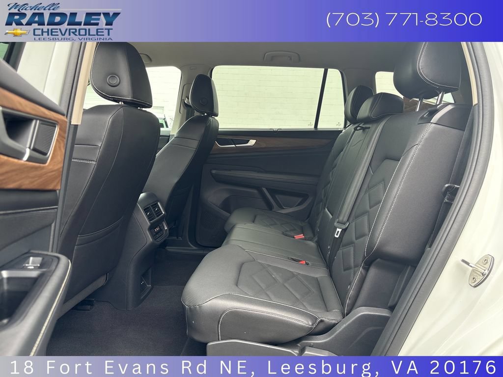Used 2025 Volkswagen Atlas SE AWD/4WD image 22