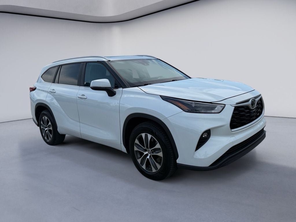 Used 2023 Toyota Highlander XLE FWD image 7