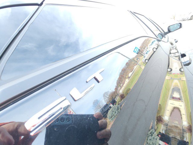 Used 2024 GMC Terrain SLT image 19