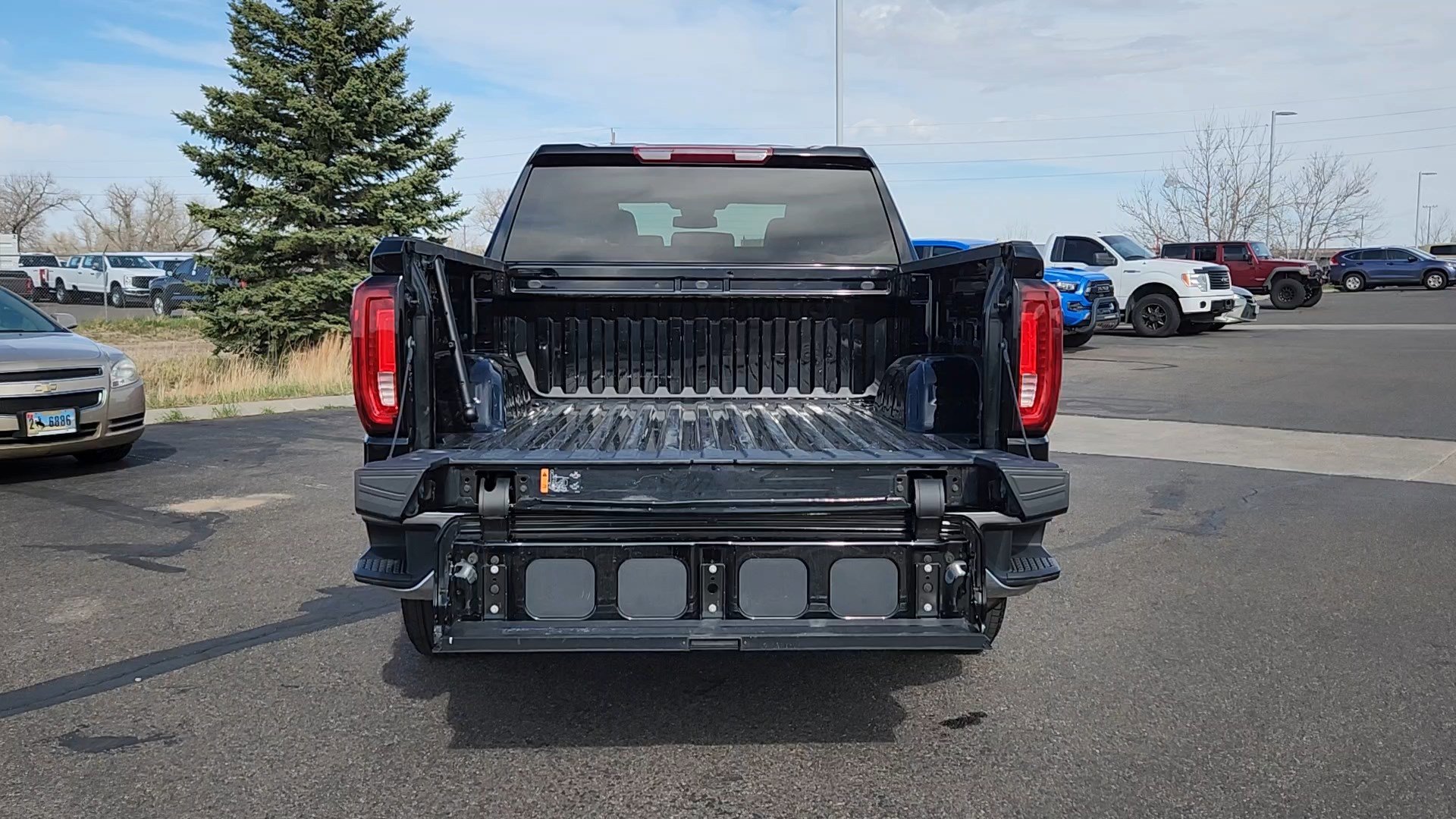 Used 2025 GMC Sierra 1500 SLT image 18