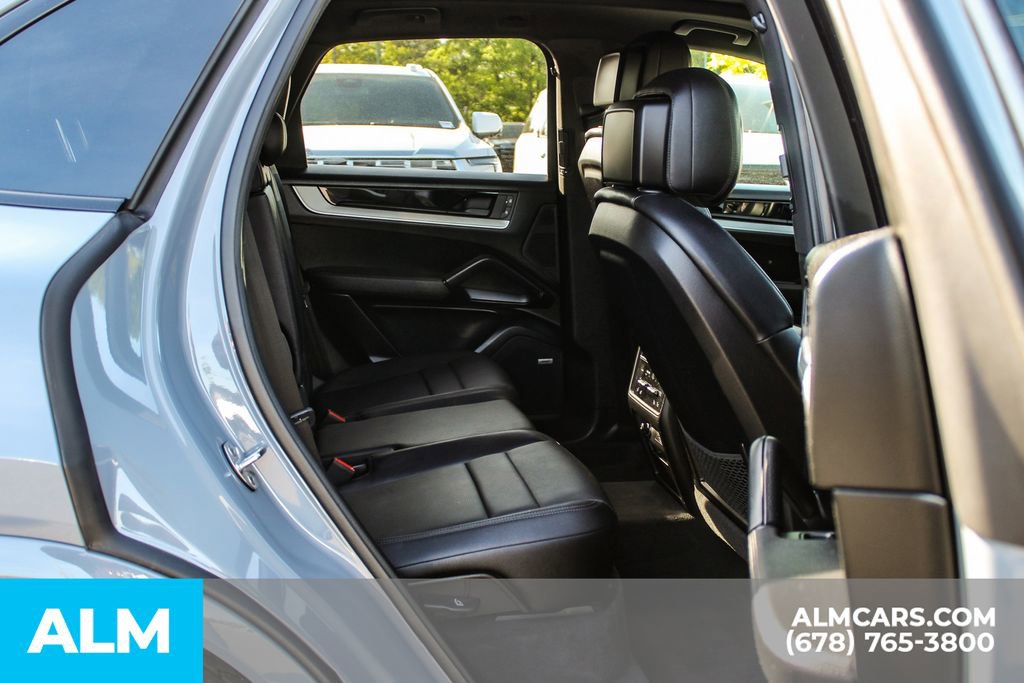 Used 2024 Porsche Cayenne AWD/4WD image 18
