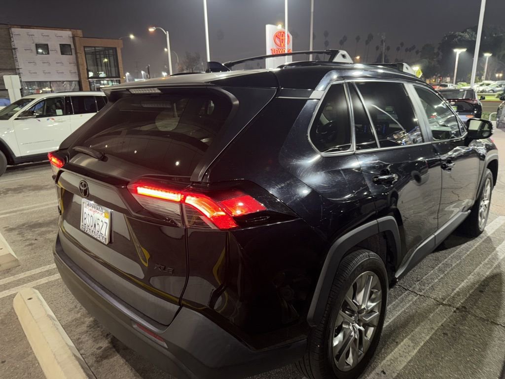 Used 2020 Toyota RAV4 XLE Premium image 10