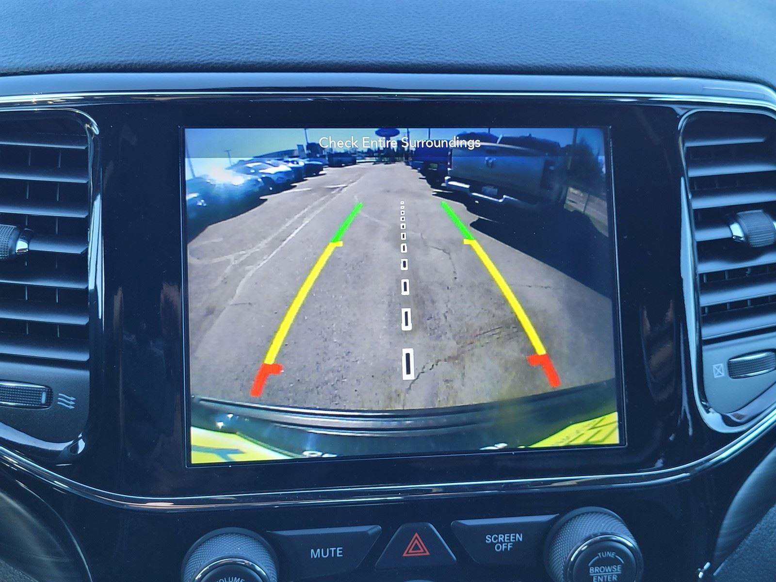 Used 2019 Jeep Grand Cherokee Altitude image 15