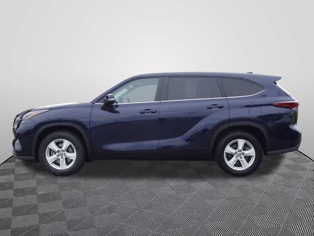 Certified 2025 Toyota Highlander LE FWD image 2