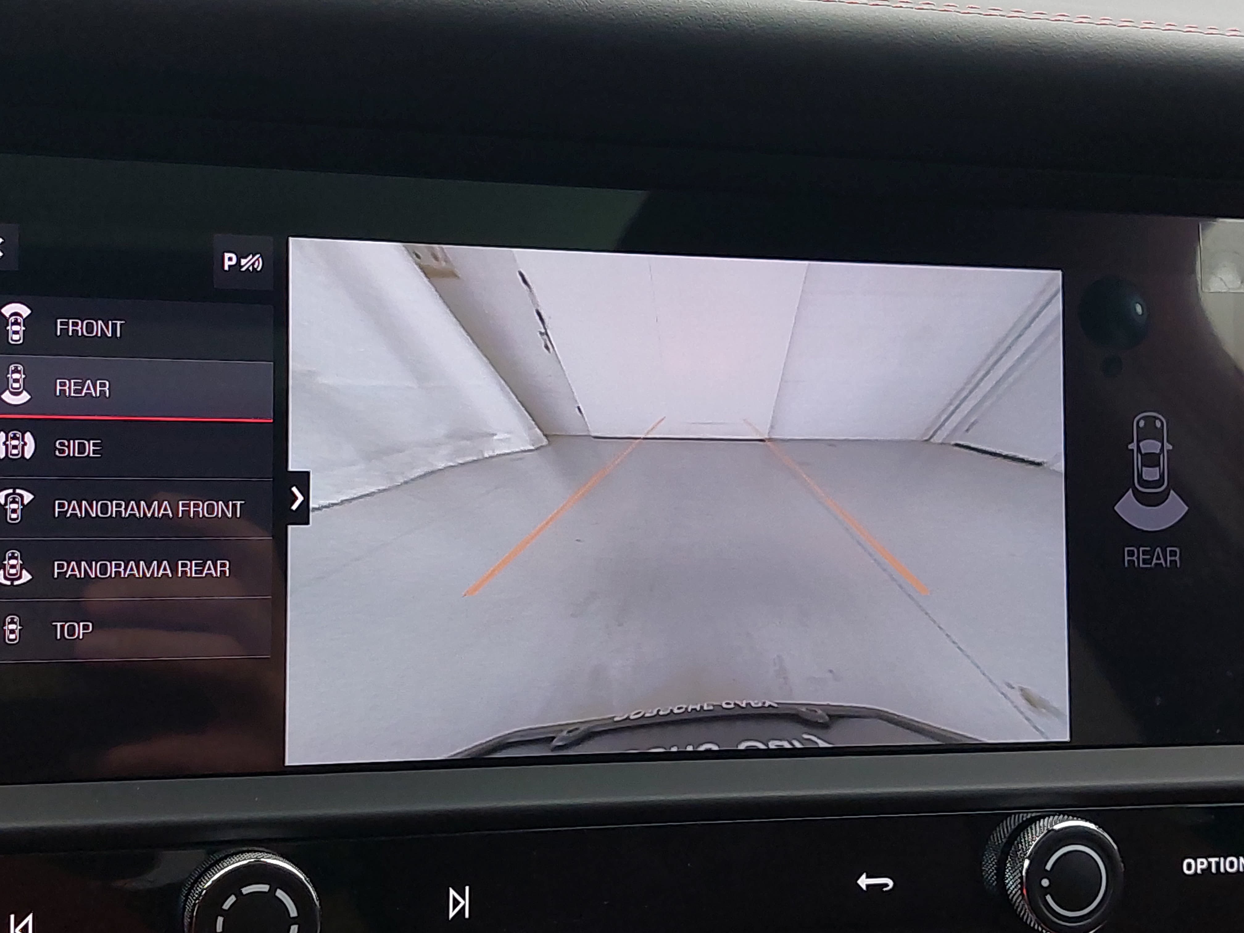 Certified 2025 Porsche Macan AWD/4WD image 26
