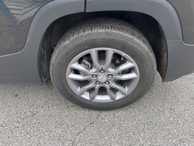 Used 2023 GMC Terrain SLT image 32