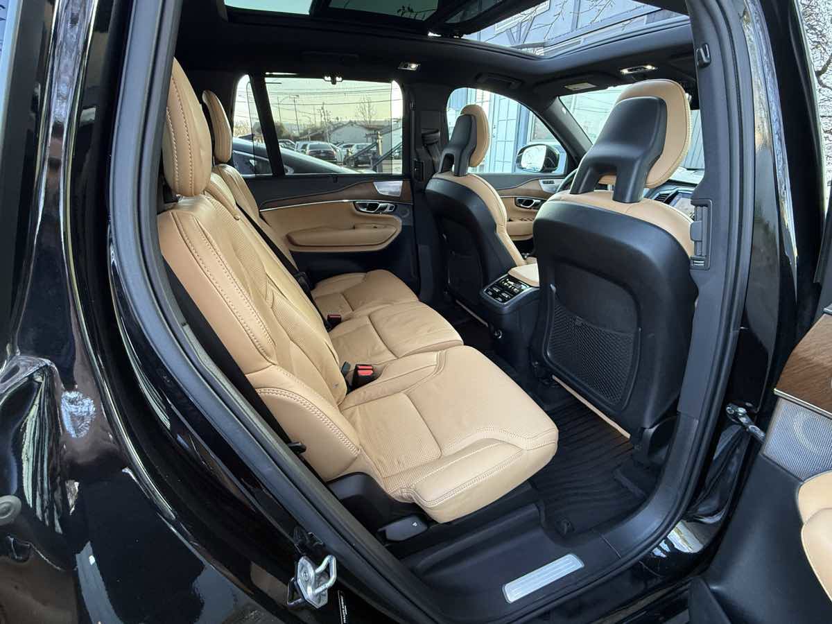 Used 2017 Volvo XC90 T6 Inscription w/ Vision Package image 16