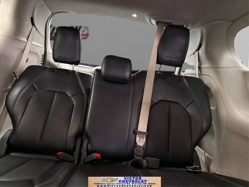 Used 2024 Chrysler Pacifica Touring-L image 37