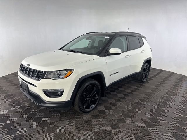 Used 2018 Jeep Compass Latitude w/ Popular Equipment Group AWD/4WD image 3