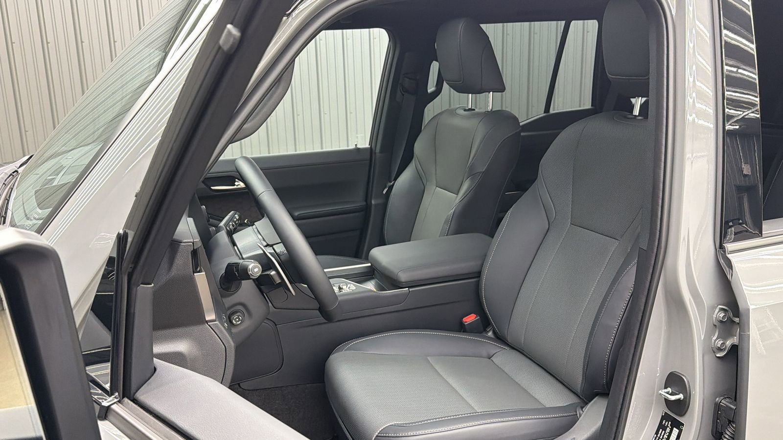 Used 2025 Lexus GX 550 w/ Accessory Package (2T) image 32