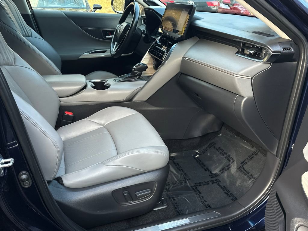 Certified 2022 Toyota Venza Limited image 12