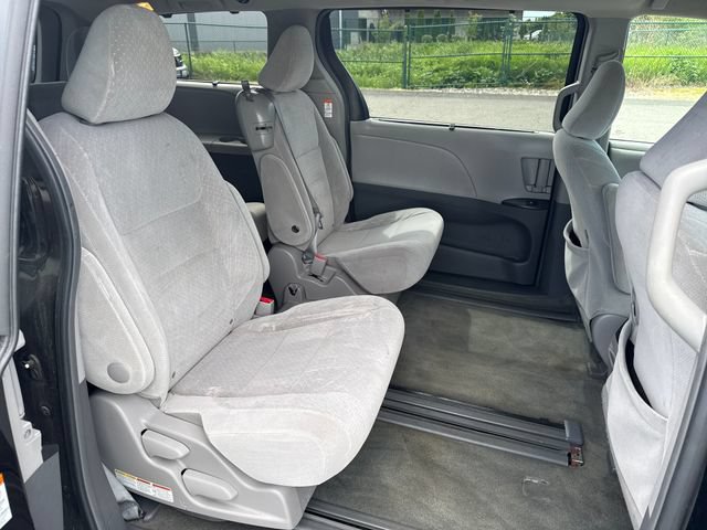 Used 2015 Toyota Sienna LE FWD image 12
