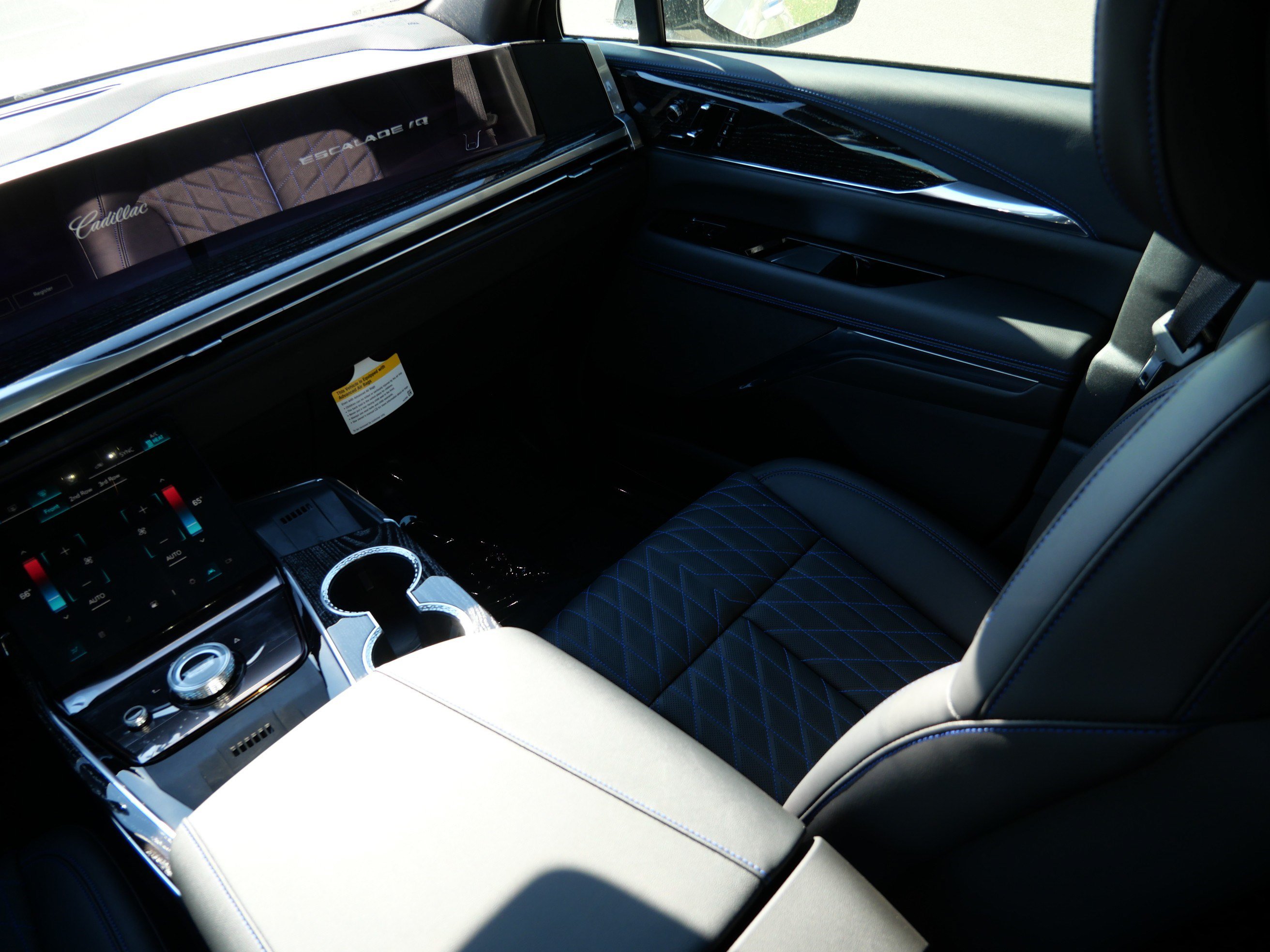 Used 2026 Cadillac Escalade IQ Luxury 1 w/ LPO, Floor Liner Package AWD/4WD image 9