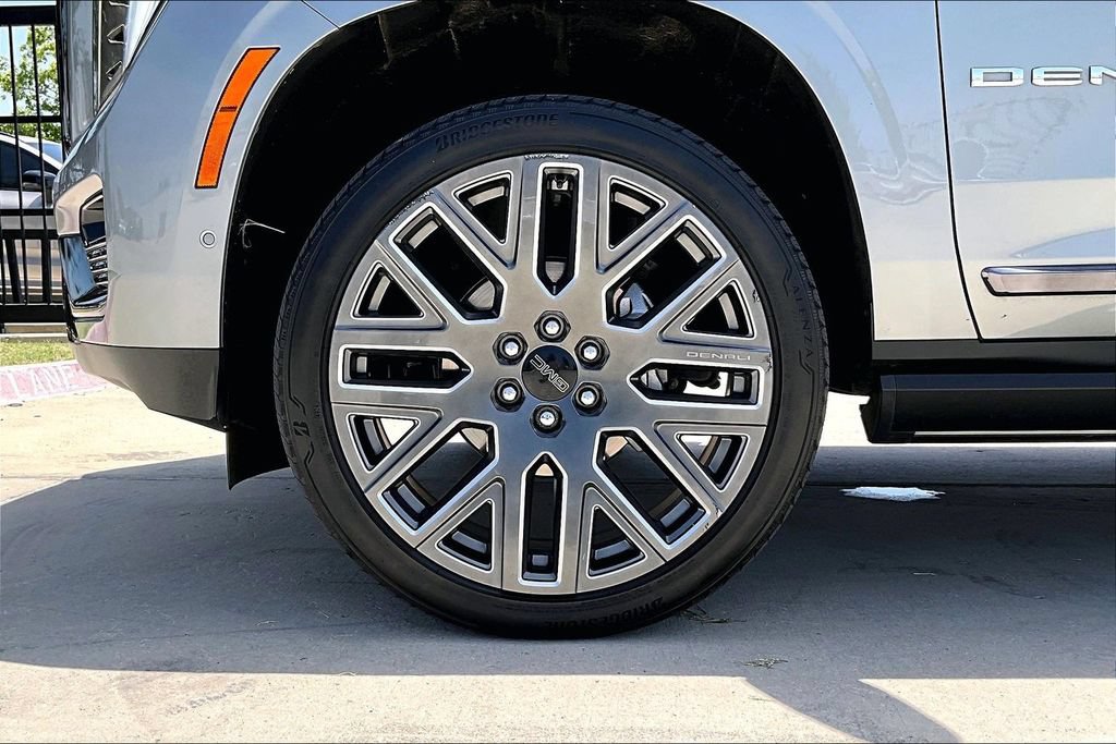 Used 2025 GMC Yukon XL Denali Ultimate AWD/4WD image 11